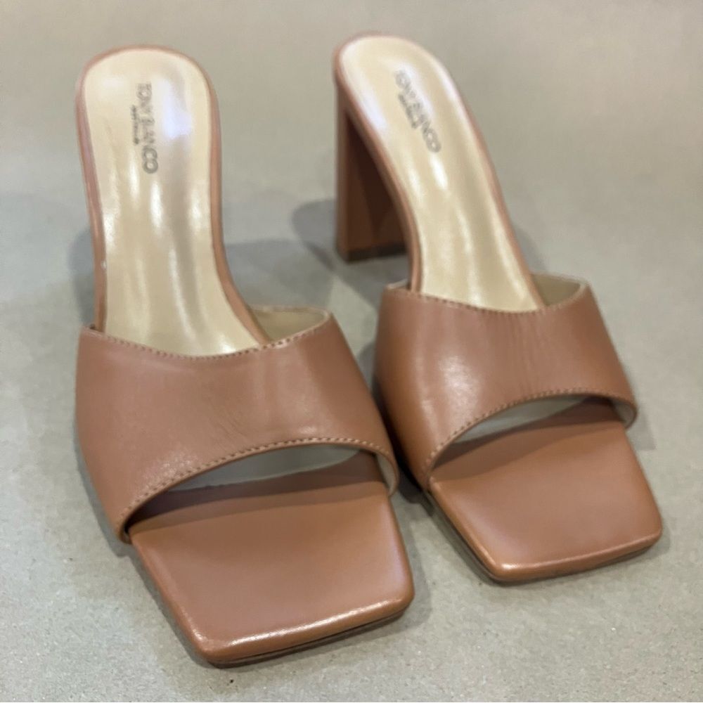 TONY BIANCO CYRUS HEEL IN TAN COMO 5.5